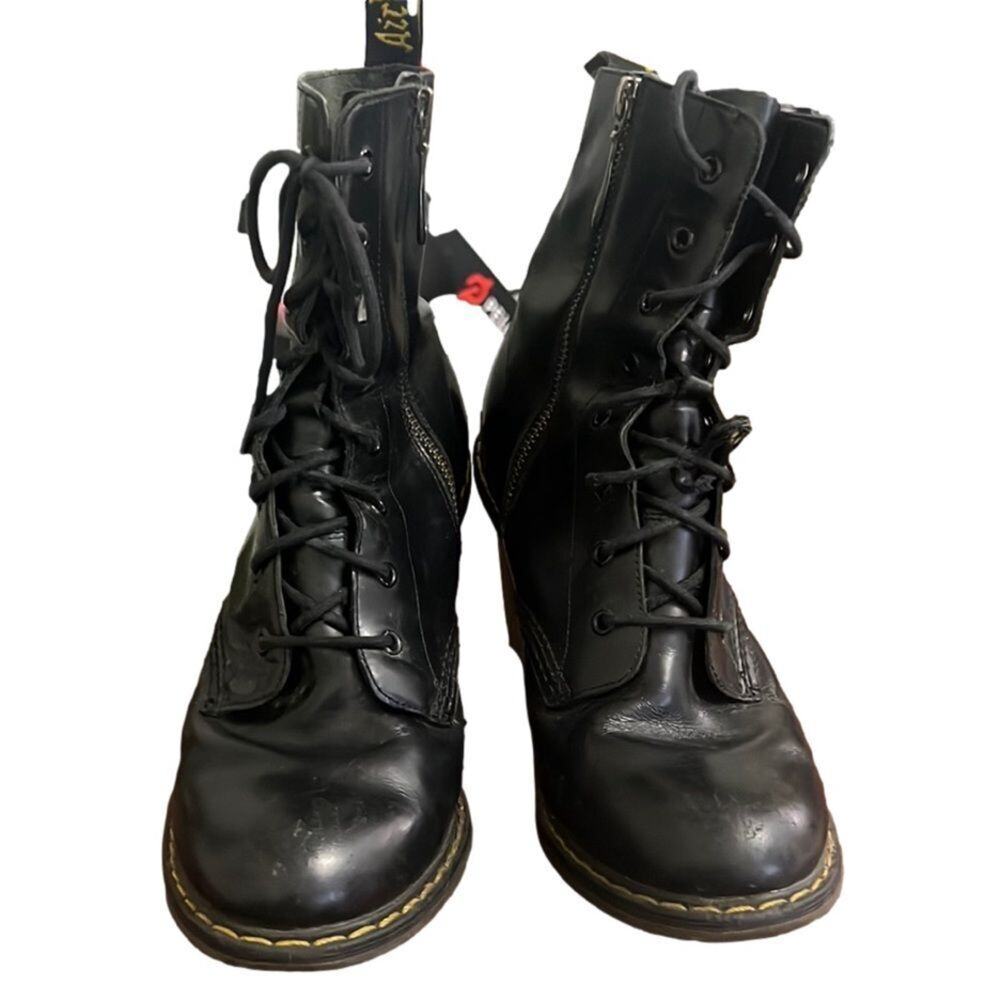 DR. MARTEN SADIE HEEL LACEUP LEATHER BOOTS SIZE US L